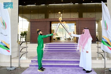 وكيل منطقة الباحة يتسلم شعلة دورة الألعاب السعودية 2023