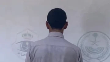 ضبط مواطن ظهر في فيديو يعتدي على آخرين بسلاح أبيض في المزاحمية