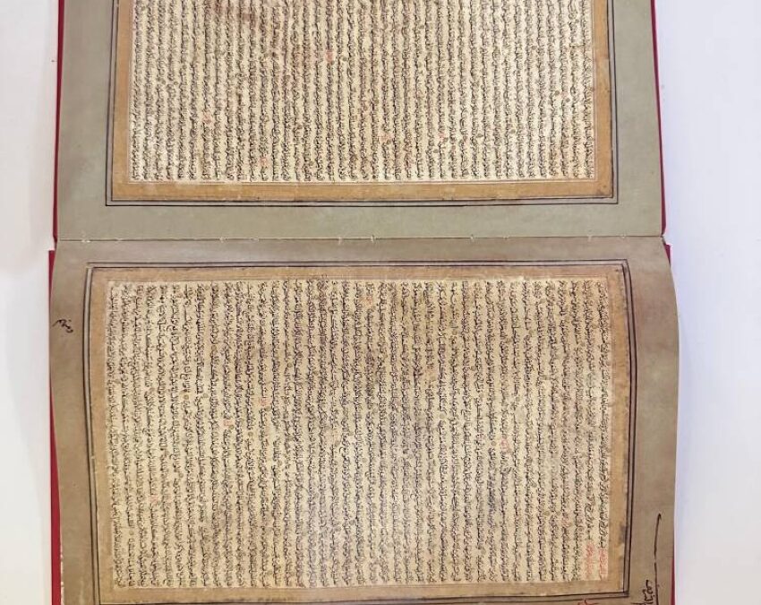 مصحفٌ مكوَّنٌ من 30 ورقة يُعرض لزوار جسور بالمغرب