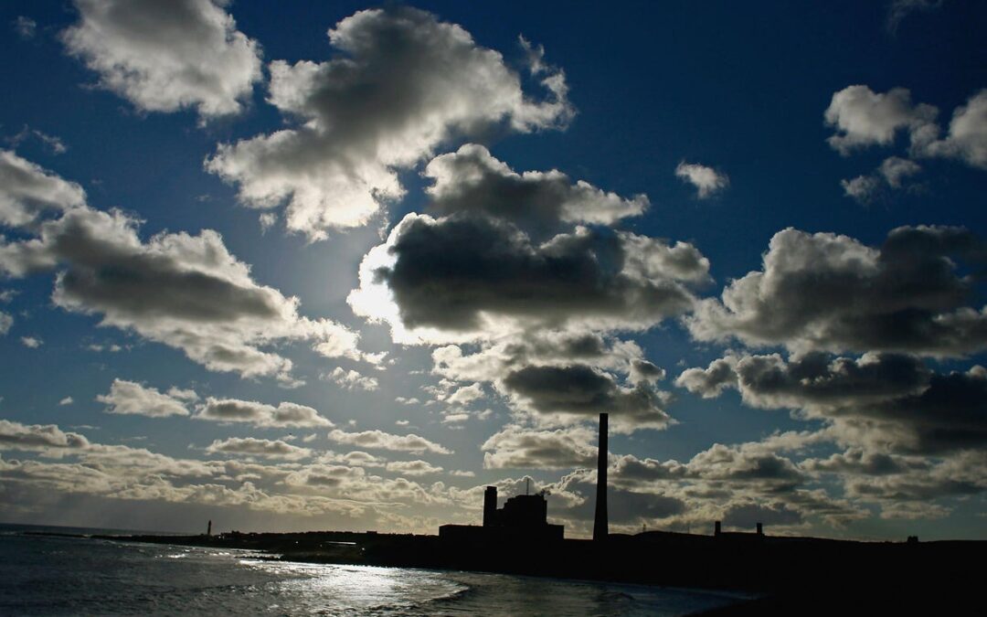 أمطار وصواعق رعدية وجريان سيول على 6 مناطق بالمملكة