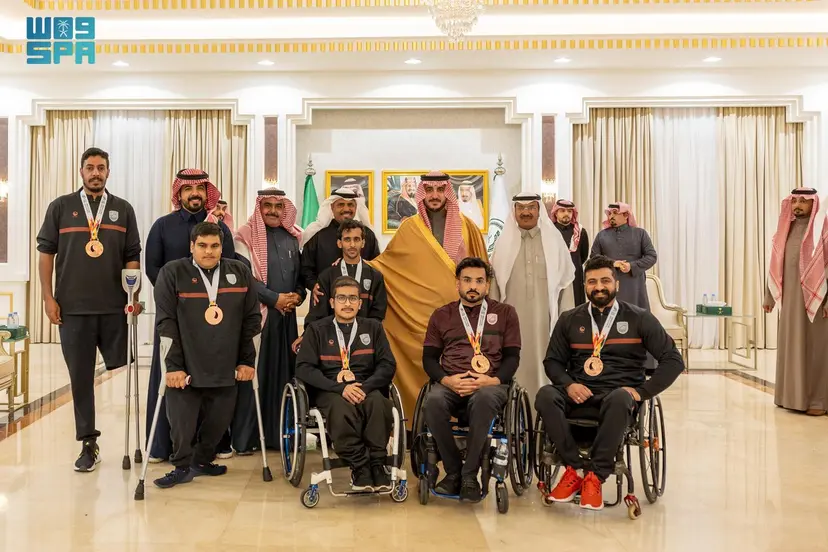 أمير الجوف يستقبل أبناء المنطقة الذين حققوا مراكز متقدمة في دورة الألعاب السعودية