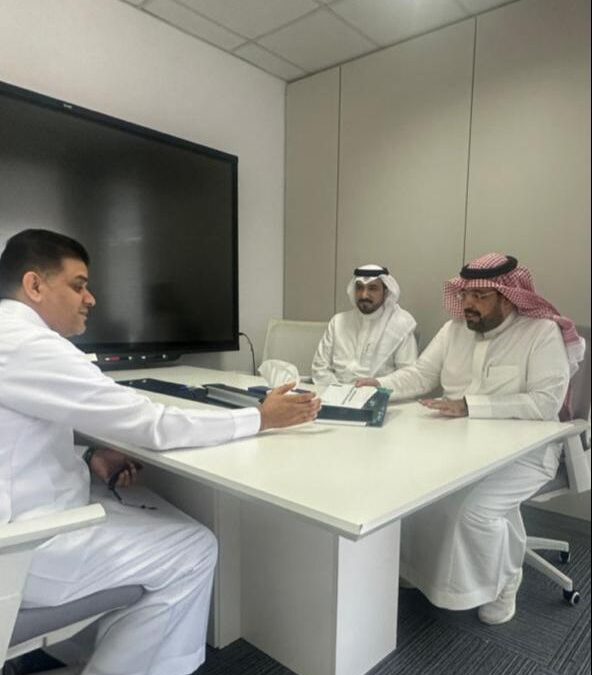 نائب وزير الشؤون البلدية والقروية والإسكان يتسلم تقرير إنجازات مشاريع بلدية بيشة لمخططات الإسكان