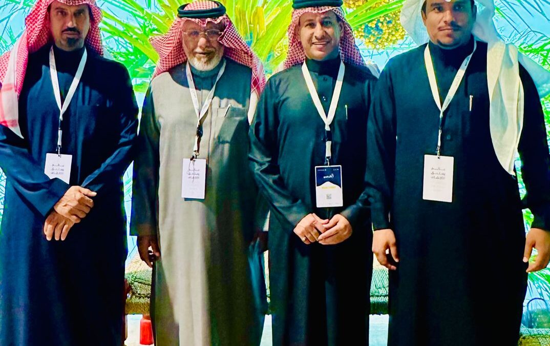 وفد من محافظة بيشة يزور المعرض الدولي للتمور