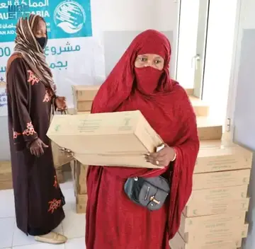 إغاثيو الملك يوزعون 4 إلاف كرتون تمر في تشاد والسودان