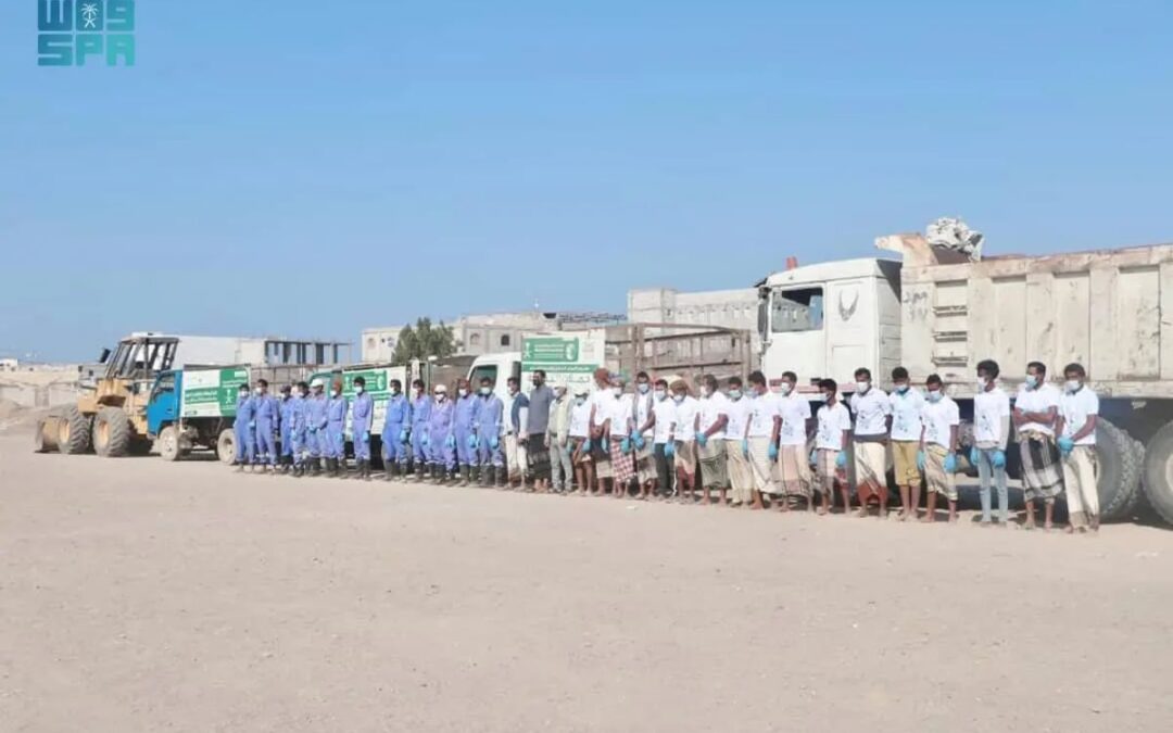 إغاثي الملك ينظم حملة نظافة شاملة للأتربة والمخلفات من أحياء مديرية الخوخة بمحافظة الحديدة