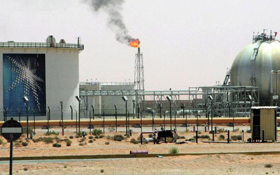 النفط يستعيد بعضَ مكاسبه بعد سقوطه آخر 6 أشهر