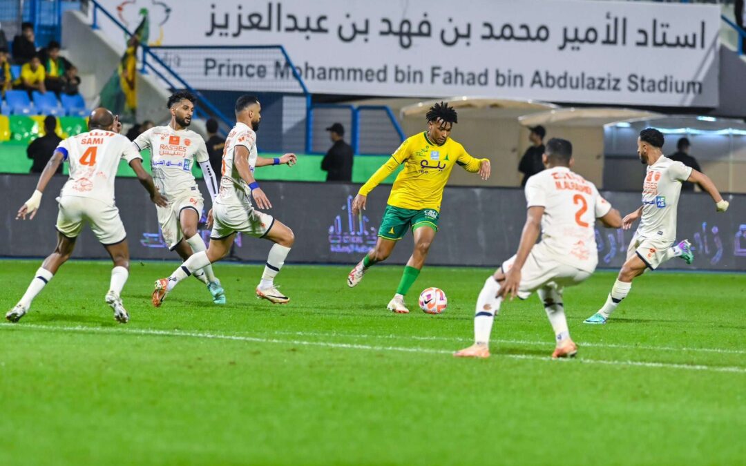 الخليج يخترق شباك الفيحاء بثلاثة أهداف دون رد