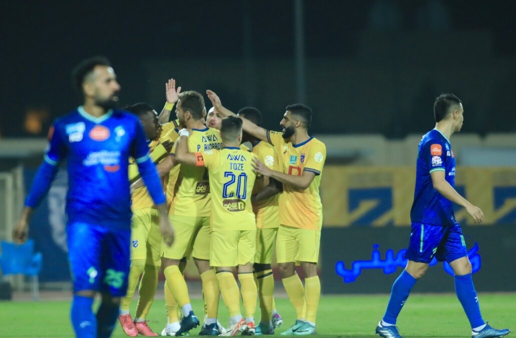الحزم “متذيل الترتيب” يتغلب على الفتح بثنائية نظيفة