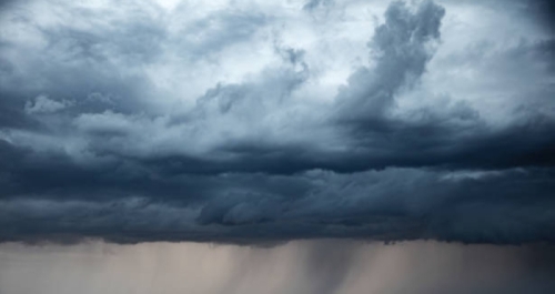 أمطار رعدية وجريان سيول في 6 مناطق بالمملكة