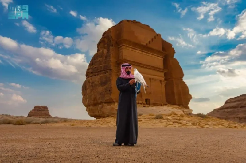 “العُلا” تشهد أكبرَ تنافسٍ للصقور بالعالم