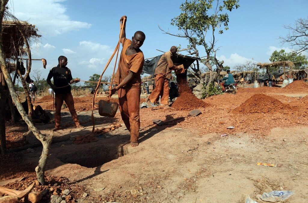 مالي.. مصرع 73شخصًا إثر انهيار منجم ذهب غرب البلاد