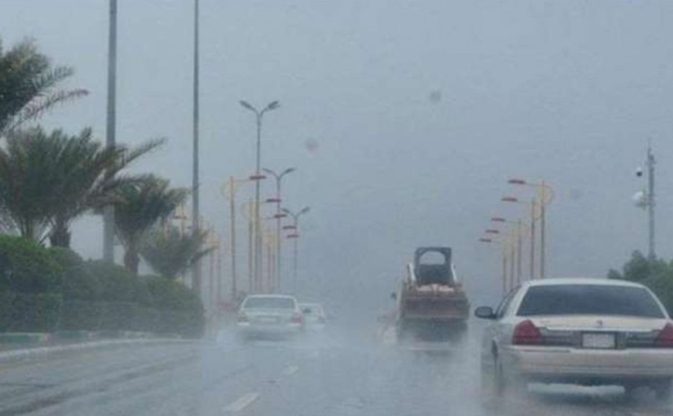 7 مناطق  تشهد أمطارًا خفيفة ورياحًا وضبابًا مع شبه انعدام في الرؤية