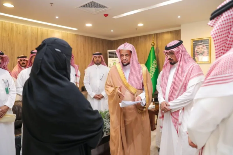 النائب العام يجتمع بعدد من المحامين والمراجعين خلال تفقده “نيابات جازان”