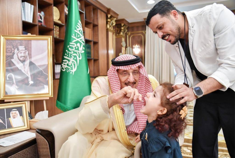 أمير جازان يدشن حملة تطعيم ضد شلل الأطفال .. لـ 77 ألف طفل