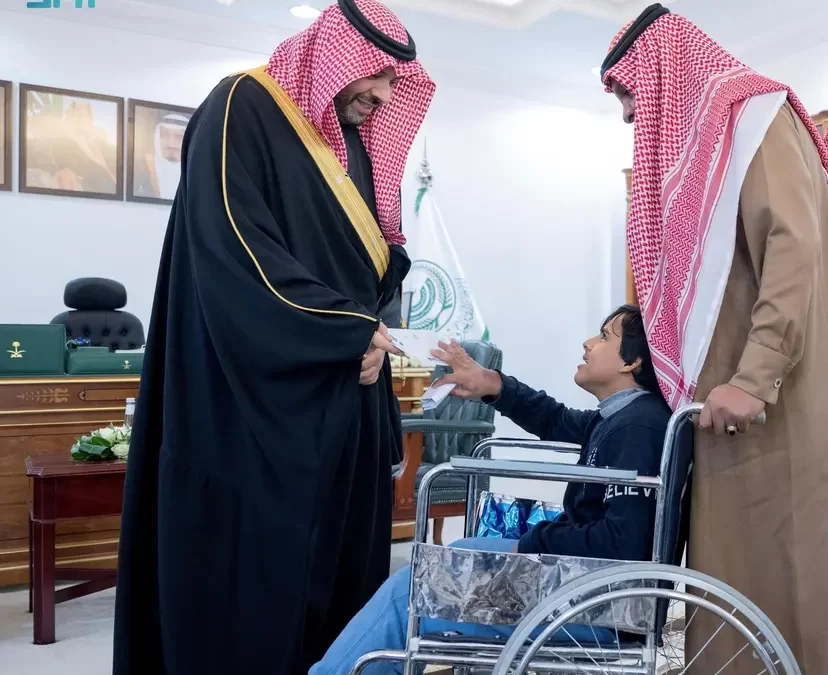أمير الحدود الشمالية يستقبل عددا من ذوي الإعاقة بمحافظة طريف