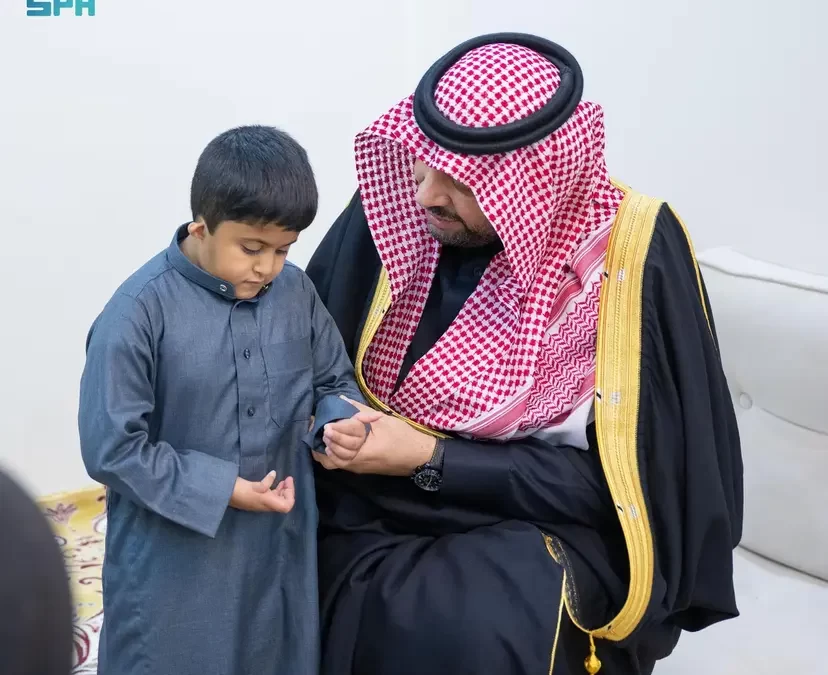 أمير الشمالية يزور المواطن الحازمي ويطمئن على حالة أبنائه من ذوي الإعاقة
