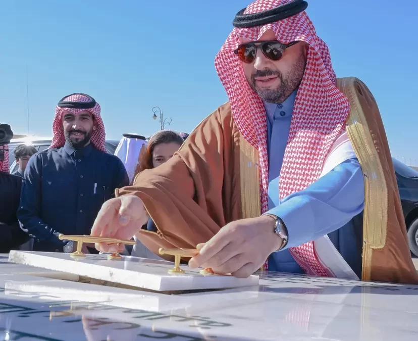 أمير الحدود الشمالية يضع حجر الأساس لمشروع مدارس الوعد النموذجية بمحافظة طريف