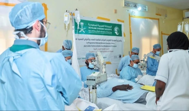 إغاثي الملك .. يباشر برنامج نور السعودية التطوعي لمكافحة العمى في السنغال