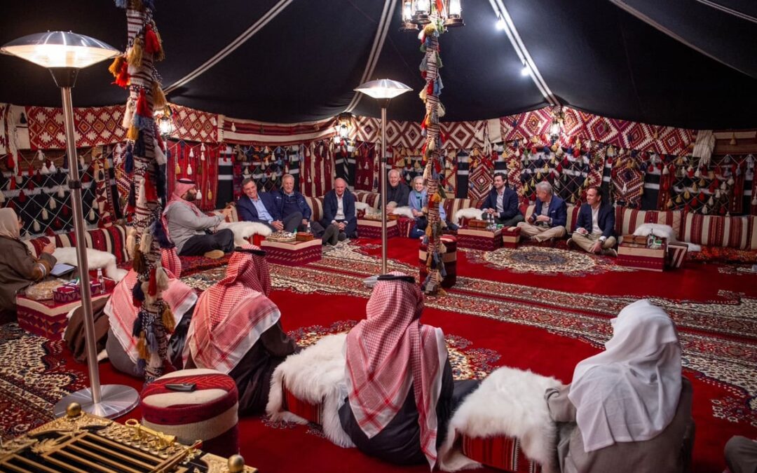 ولي العهد يستضيف بالمخيم الشتوي بالعلا عضو الشيوخ الأميركي ورئيس لجنة الاستخبارات وأعضاء اللجنة