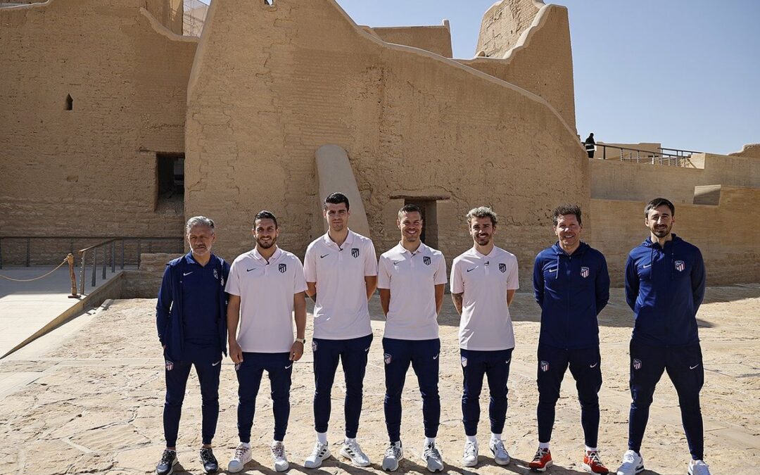 نادي أتلتيكو مدريد الأسباني يزور مدينة الدرعية التاريخية