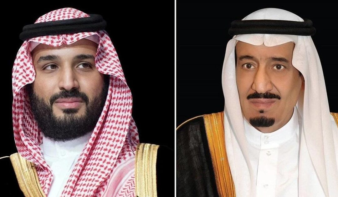 خادم الحرمين الشريفين وولي العهد يواسيان الشيخ أحمد الخريصي في وفاة حرمه
