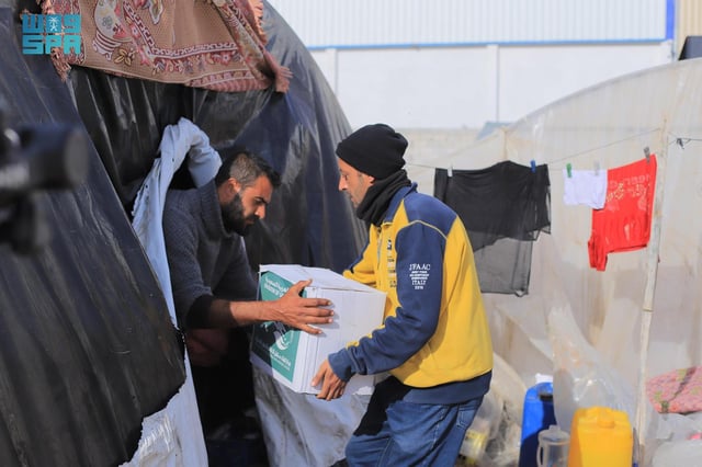 إغاثي الملك .. يوزع السلال الغذائية على النازحين في خان يونس في غزة