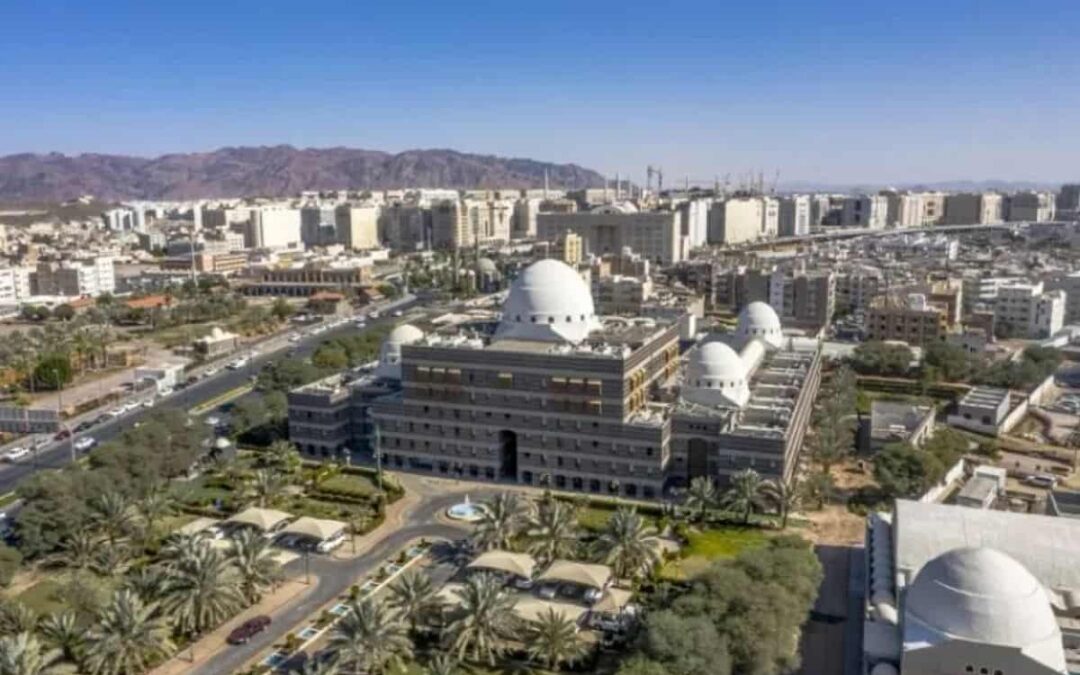 أمانة المدينة المنوّرة .. تواصل أعمال صيانة الأنفاق وجسور المشاة