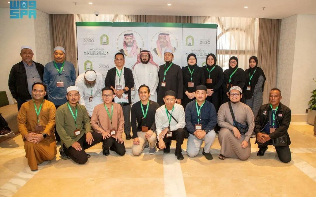 250 شخصية إسلامية بارزة من 14 دولة.. الدفعة الأولى من “ضيوف الملك” لبرنامج العمرة تصل المدينة المنورة
