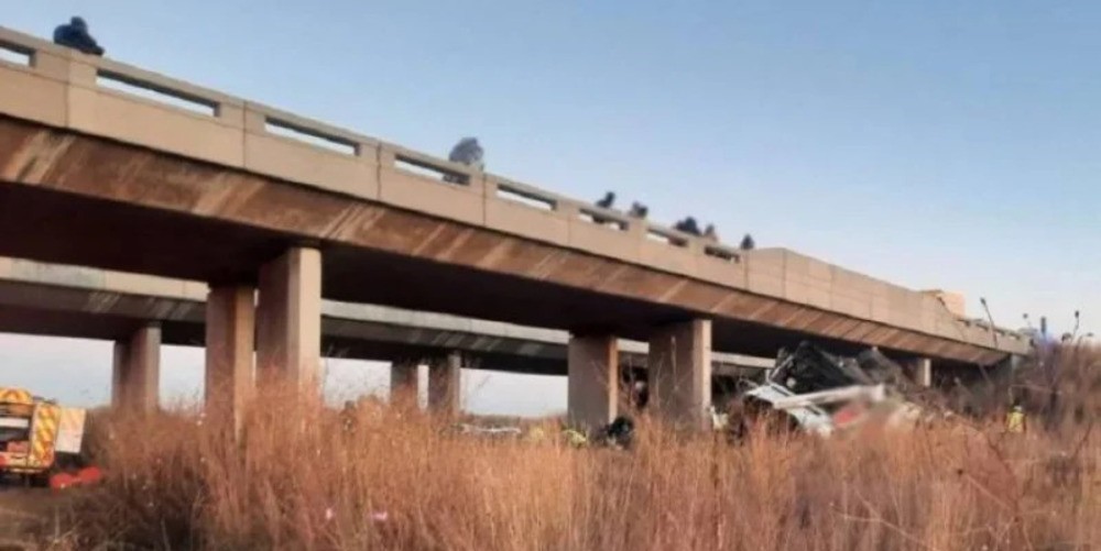 مصرع 31 شخصًا عقب هبوط حافلة من فوق جسر في مالي