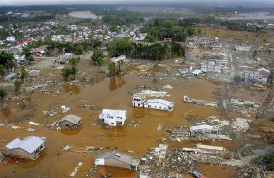 تضرر عشرات المنازل .. إعصار يضرب إحدى قرى إندونيسيا