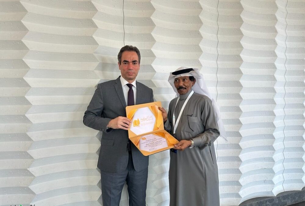 الأديب السعودي عبده خال يتسلم وسام الشرف من اتحاد كتاب أفريقيا وآسيا