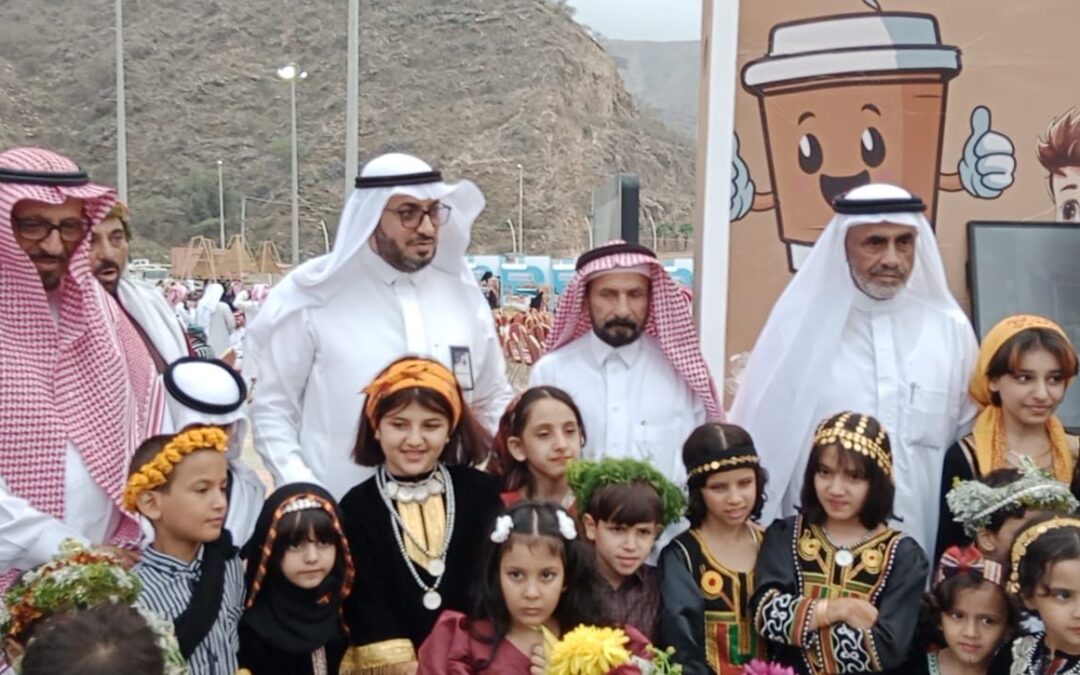 رئيس جمعية المتقاعدين بجازان وأعضاء مكتب رواد كشافة بالمنطقة يزورون مقر “حصاد البن” بالداير