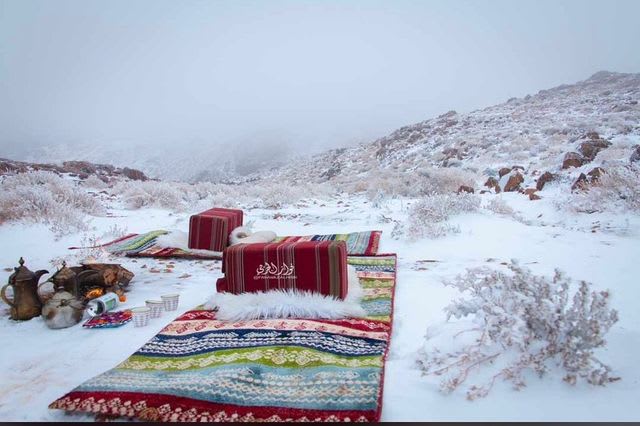 سائح إماراتي: سافرت 3800 كم للاستمتاع بتساقط الثلوج على جبل اللوز