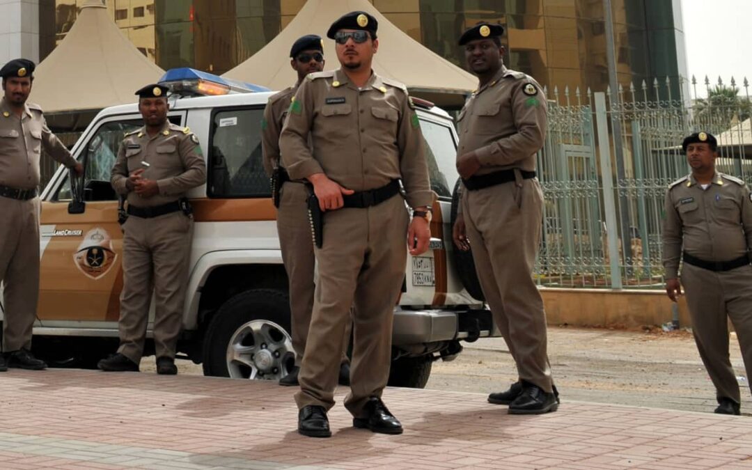 بعبارات مسيئة .. القبض على مقيم لنشره محتوى مسيء لشريحة من الـمجتمع