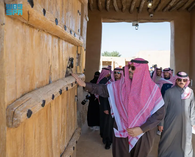 أمير الحدود الشمالية يوجه بتشكيل لجنة عليا برئاسته لمراجعة أعمال ترميم قصر الملك عبد العزيز التاريخي بلينه