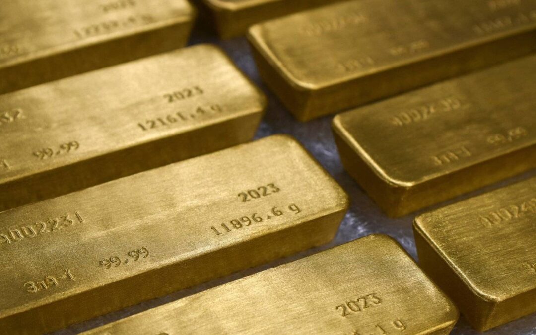 استقرار الذهب عند 2033.56 دولارَ للأونصة