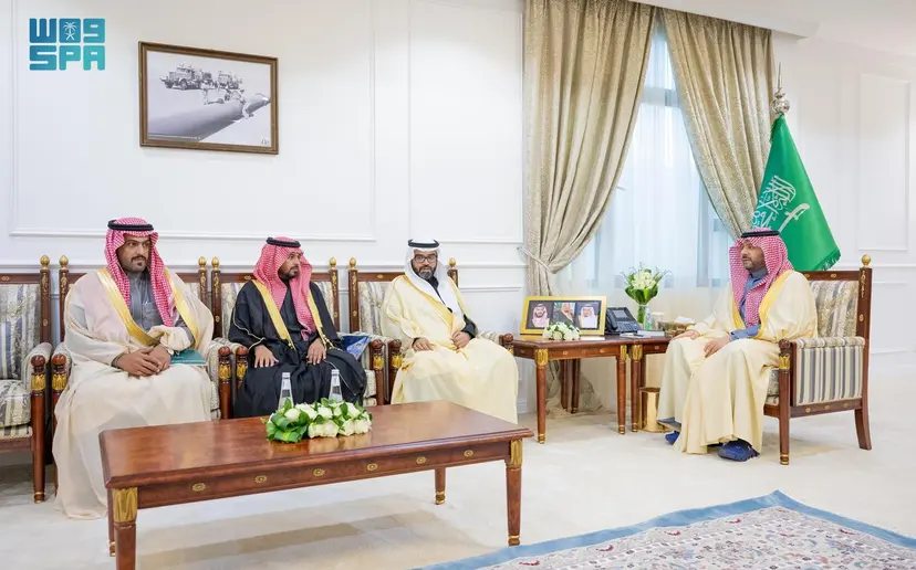 أمير الحدود الشمالية يتسلم تقريرَ المشروعات التنموية بطلعة التمياط وقرية الشريم