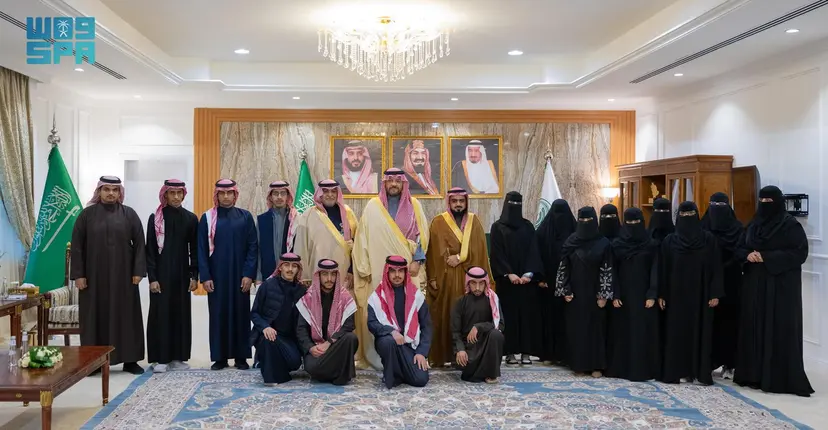 أمير الحدود الشمالية يطلع على أهم الأعمال التطوعية للشباب بمحافظة رفحاء