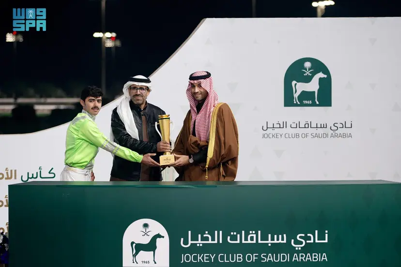 نائب أمير الجوف يسلّم كأس إمارة الجوف للفروسية إلى المُتوَّجين