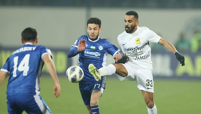 في مباراة نادرة الفرص .. الاتحاد يتعادل سلبيًا مع نافباخور