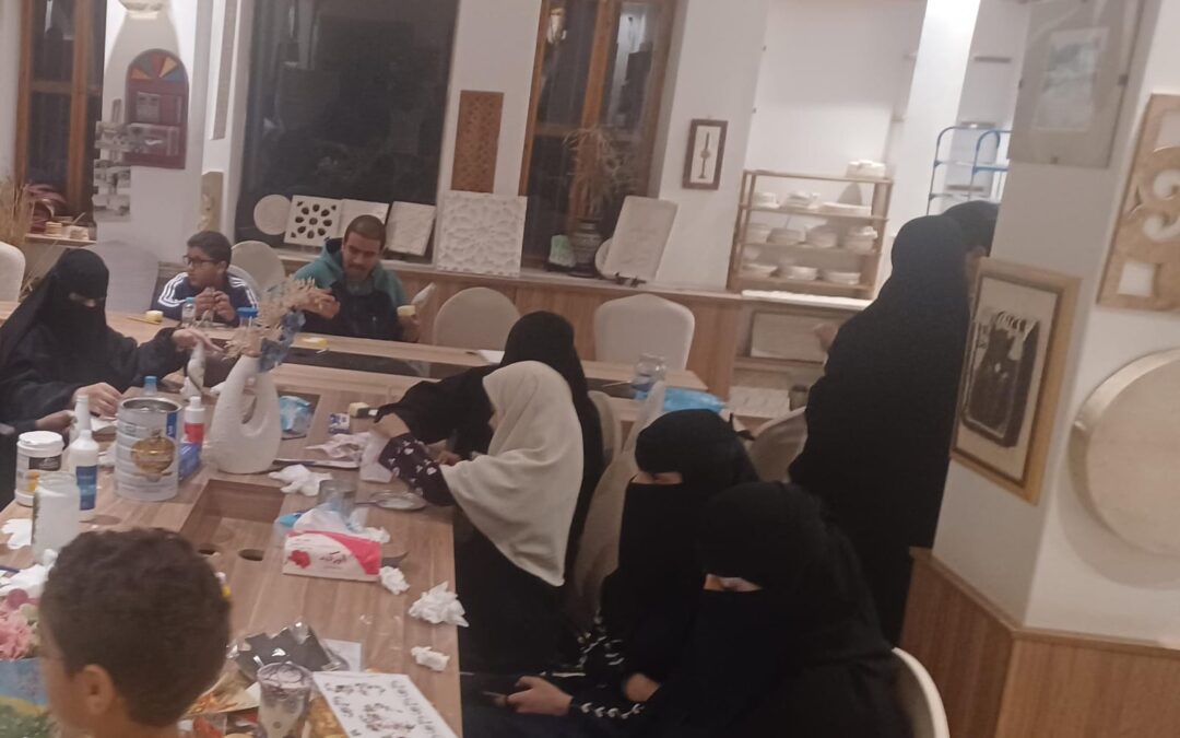 40 متدربًا ومتدربةً ينهون ورشة فن الديكوباج