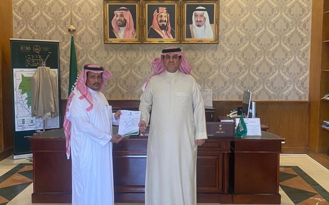 محافظ بيشة يستقبل رئيس جمعية موقوفي الخدمات ويتابع تفاصيل سداد الجمعية عن أول حالة