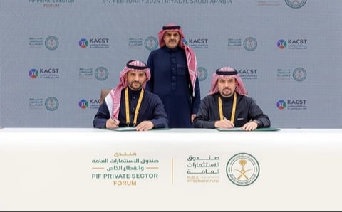 صندوق الاستثمارات يوقع مُذكرة تعاون مع “كاكست” للبناء الحديث والتشييد
