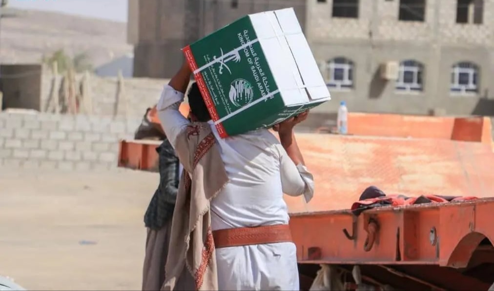 إغاثي الملك .. يُسلِّم 6207 سلة غذائية بمحافظة مأرب