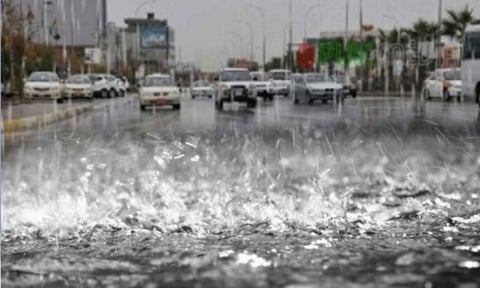 9 مناطق تشهد أمطارًا خفيفة ورياحًا متحركة مصحوبة بضباب وشبه انعدام في مستوى الرؤية