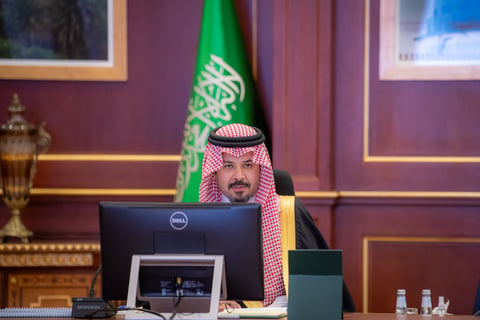 أمير المدينة يؤكد أهمية رفع مستوى الجاهزية لتوفير أفضل الخدمات لضيوف المسجد النبوي