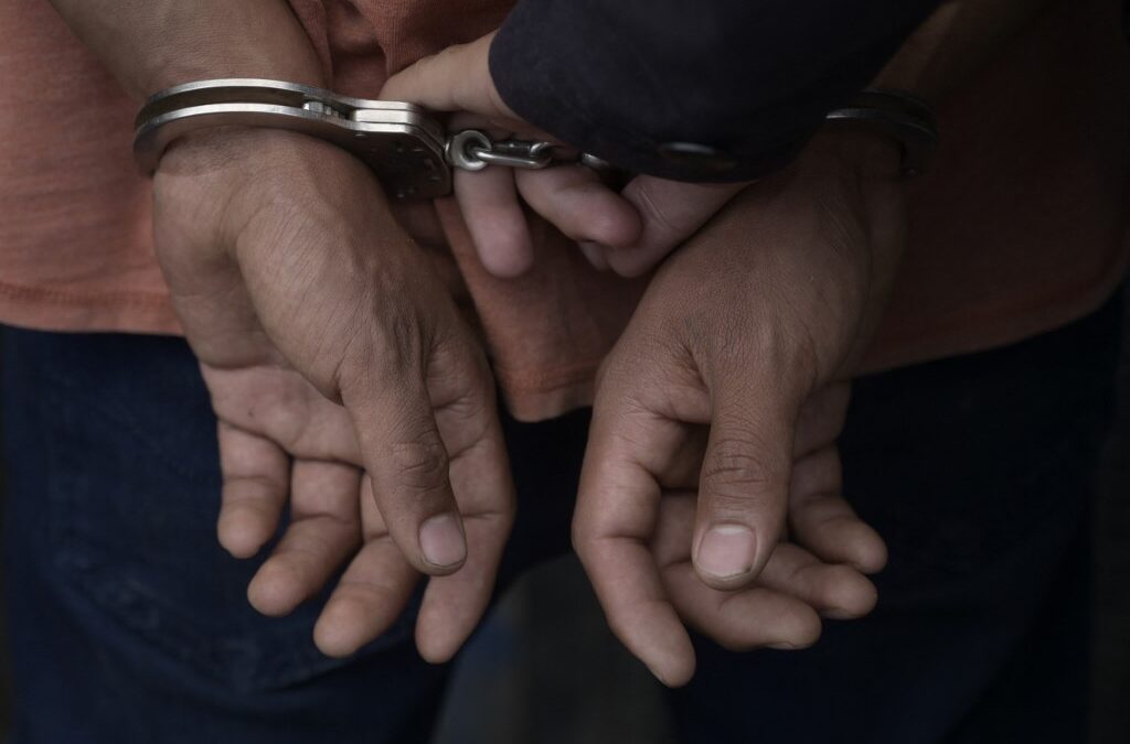 القبض على مقيمَيْن بالشرقية لترويجهما 2.3 كغم من “الشبو”