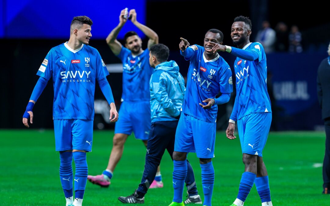 الهلال ينتصر بثلاثية لهدف على الرائد ويعادل الرقم القياسي للنصر