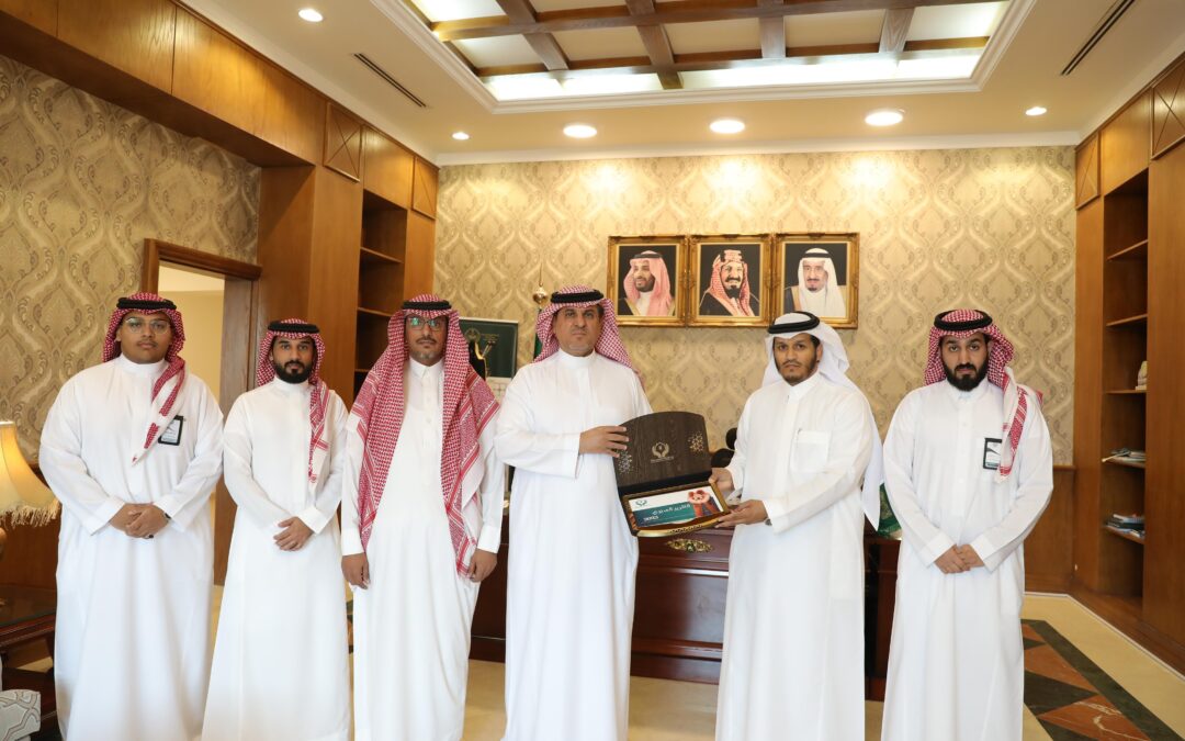 محافظ بيشة يستقبل أعضاء جمعية بناء للإسكان التنموي ويطلّع على تقارير  عام ٢٠٢٣ م