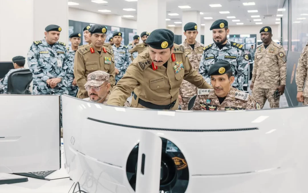 مدير الأمن العام يتابع جاهزية الخطط المرورية والأمنية لموسم العمرة